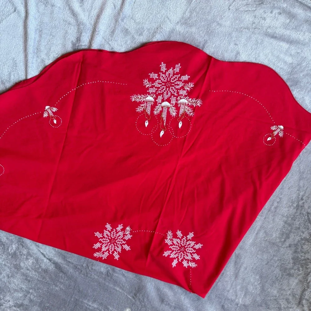 Vtg Red Christmas Tree Round Tablecloth Cross Stitch Candle Snowflake 54in